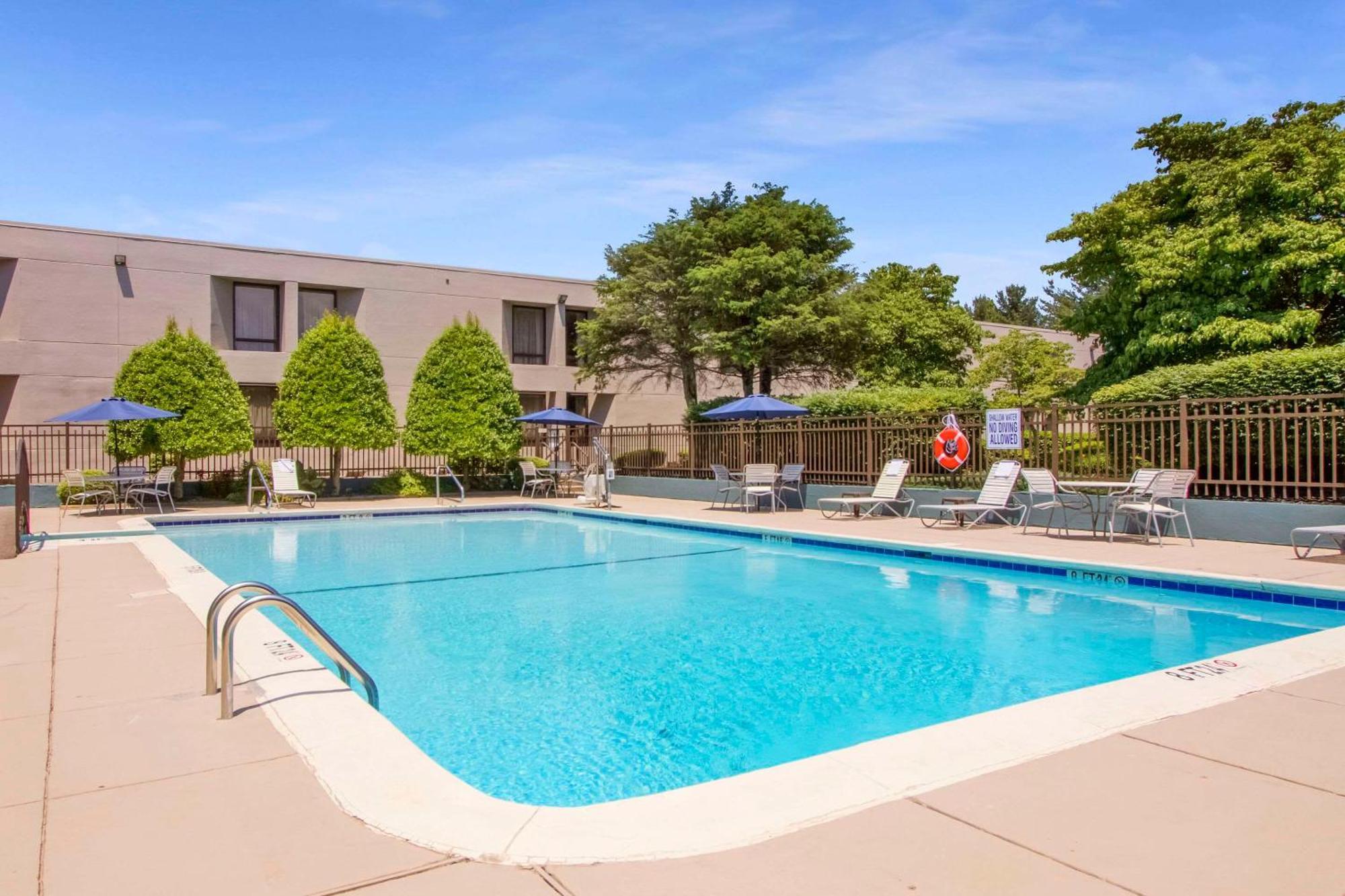 Clarion Inn Asheville Airport Fletcher Exterior foto